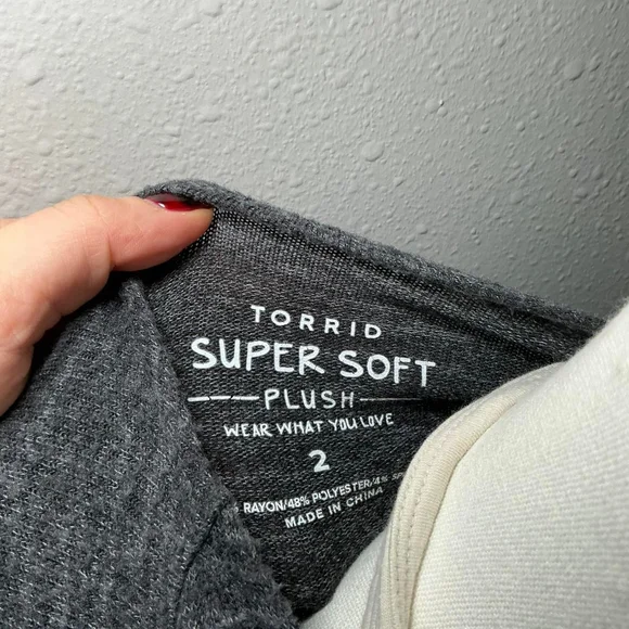 Torrid Super Soft Plush gray open front cardigan size 2 - Picture 4 of 4
